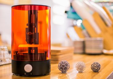 低于100美元的SparkMaker桌面SLA 3D打印机WOW!图片来自SparkMaker哇!在Kickstarter