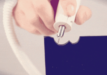 神奇切割器在行动中切割亚克力。Gif通过WonderCutter。