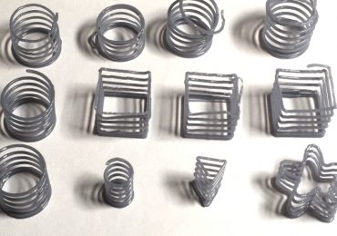 不同形状的弹簧3D打印没有支撑。图片来自Makefast Workshop