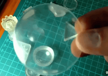 放大镜头上的FFF 3D打印机。视频由Tomer Glick在YouTube上发布