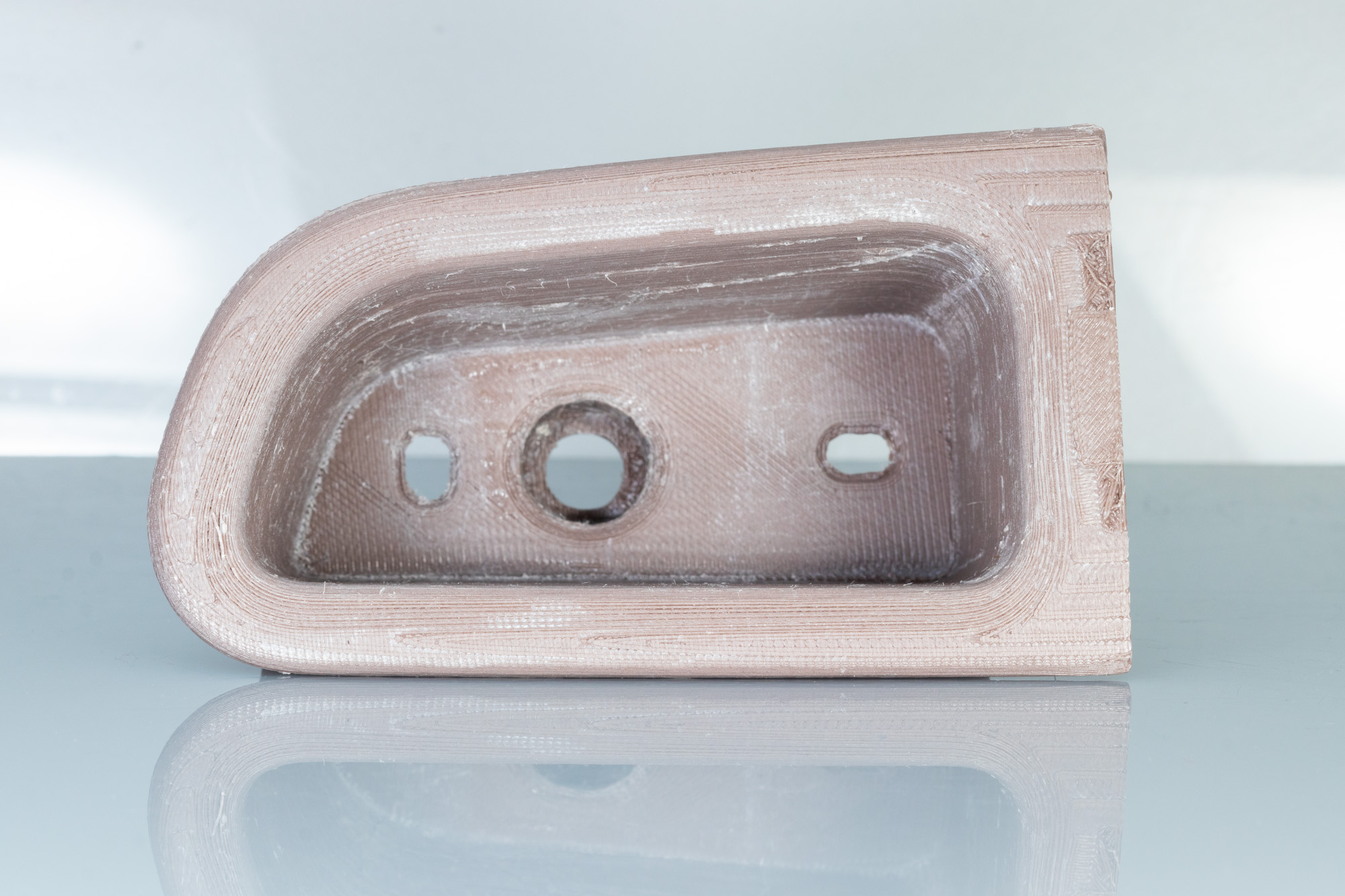 门饰板原型3 d印刷用石榴AITIIP色素。图像通过芭芭拉。