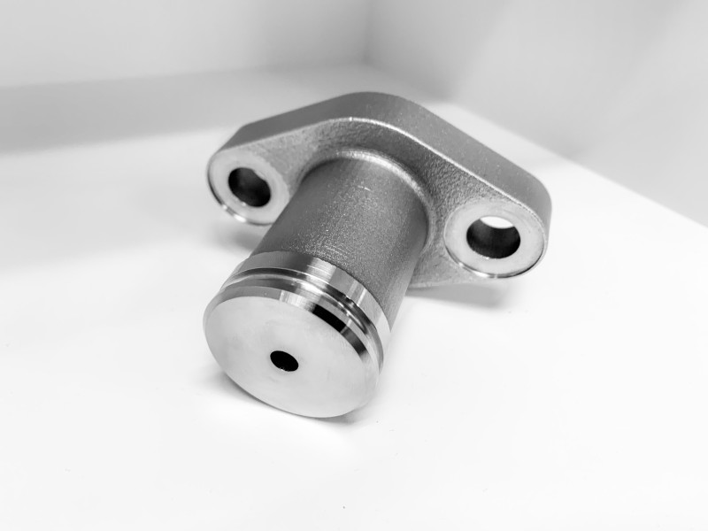 冷却水管连接器3 d印刷介绍和蒂森克虏伯。通过介绍照片。
