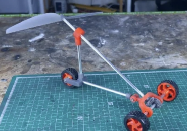 Youtuber Integza的3D打印黑鸟模型。