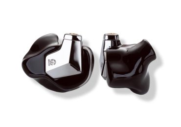 篝火音频超级月亮IEM。图片来自营火音频。