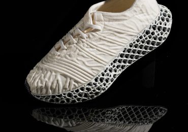 Simplifyber柔软的面料鞋面由纤维素液体制成，完全可生物降解，可回收利用。图片来自Simplifyber。