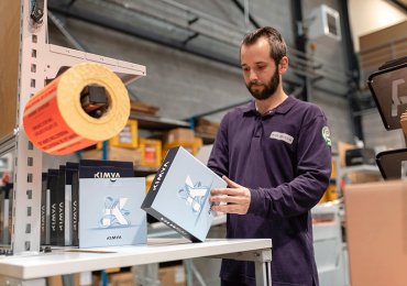 图片显示KIMYA的回收纸板包装。图片来源:KIMYA