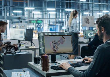 CRP Working-on-aereospace DFM技术工程师。照片通过c反应蛋白技术。