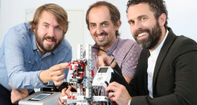 (左到右)奥利弗名卡斯特尔,克里斯·托马斯,锡安Coulman。通过卡迪夫大学的照片。